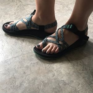 Very good condition Chacos, classic teal!!